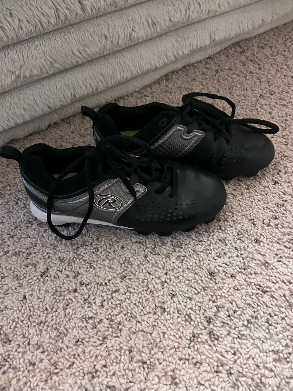 Rawlings Clubhouse baseball cleats size 2